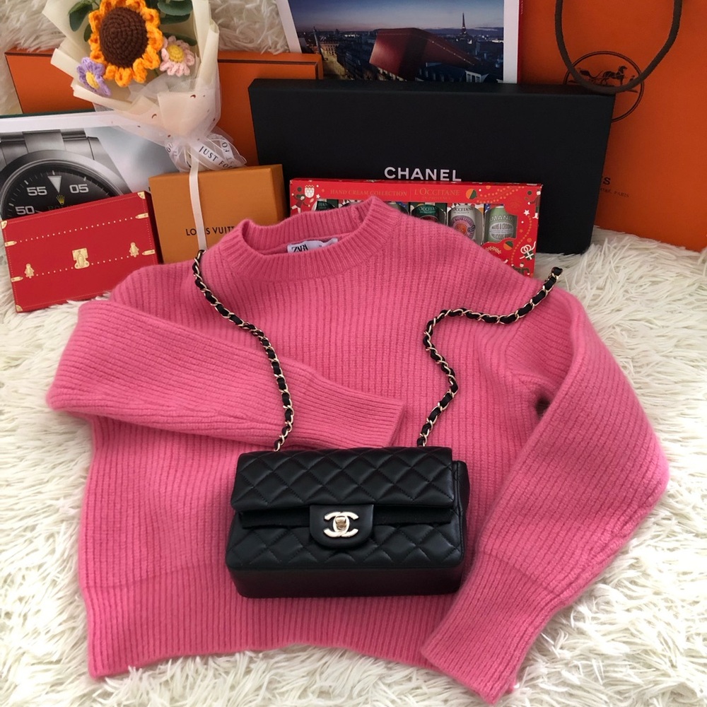 Zara Pink Ribbed Crew Neck Sweater don’t come with a channel bag only sweater